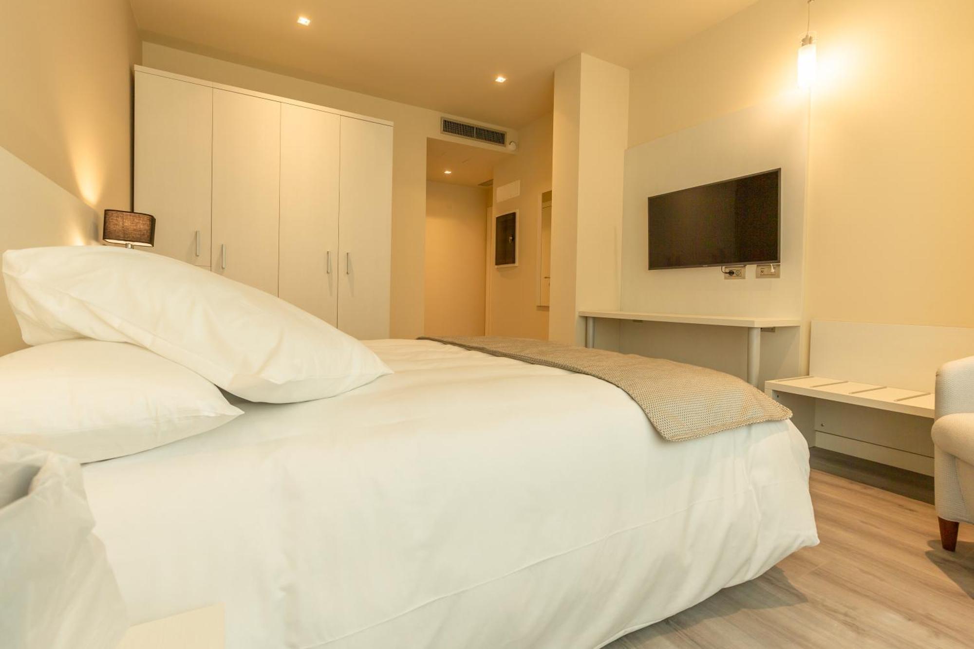 La Dolce Vita Hotel Мантон Екстер'єр фото