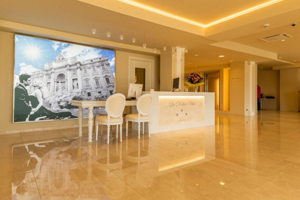 La Dolce Vita Hotel Мантон Екстер'єр фото