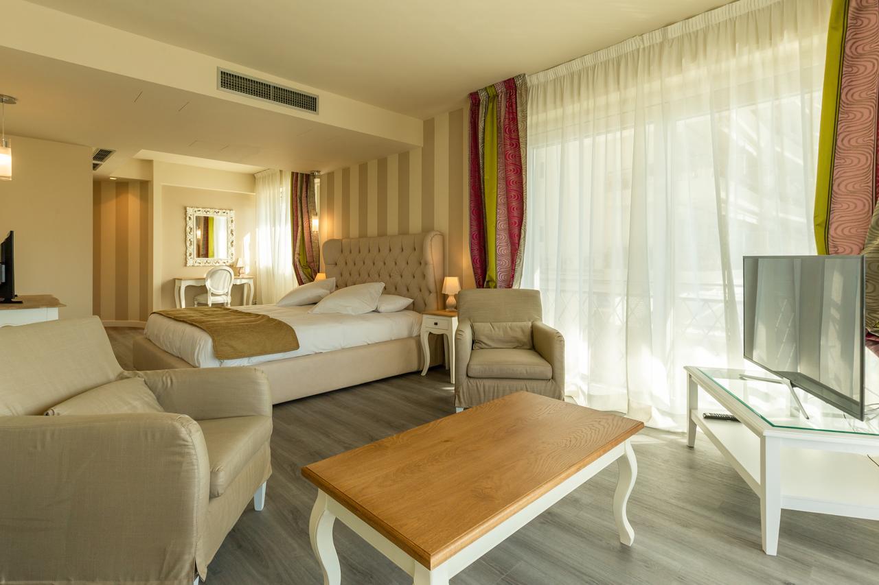 La Dolce Vita Hotel Мантон Екстер'єр фото