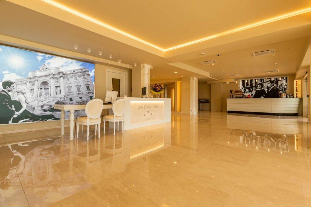 La Dolce Vita Hotel Мантон Екстер'єр фото